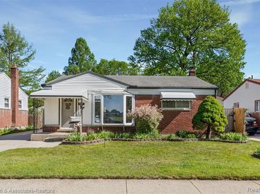 917 E Farnum Avenue, Madison Heights, MI 48071