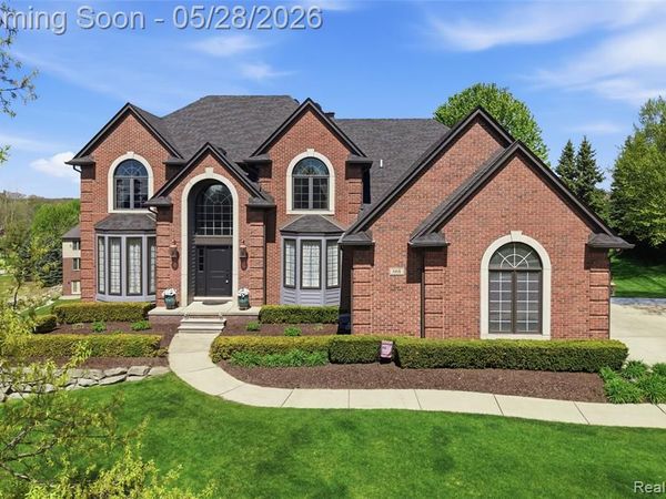 668 Springview Drive, Rochester, MI 48307