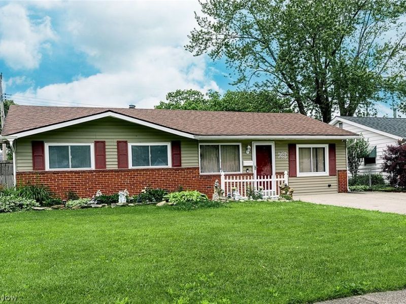 4624 Meadow Lane, South Lorain, OH 44055 Photo 1