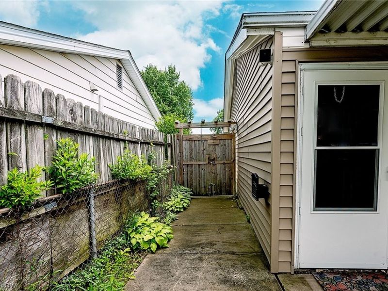 4624 Meadow Lane, South Lorain, OH 44055 Photo 12