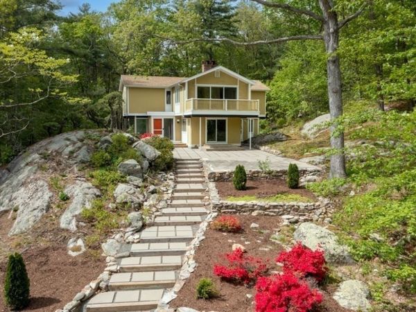 2 Moses Hill, Manchester, MA 01944