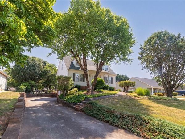 1735 Springfield Farm Court, Clemmons, NC 27012