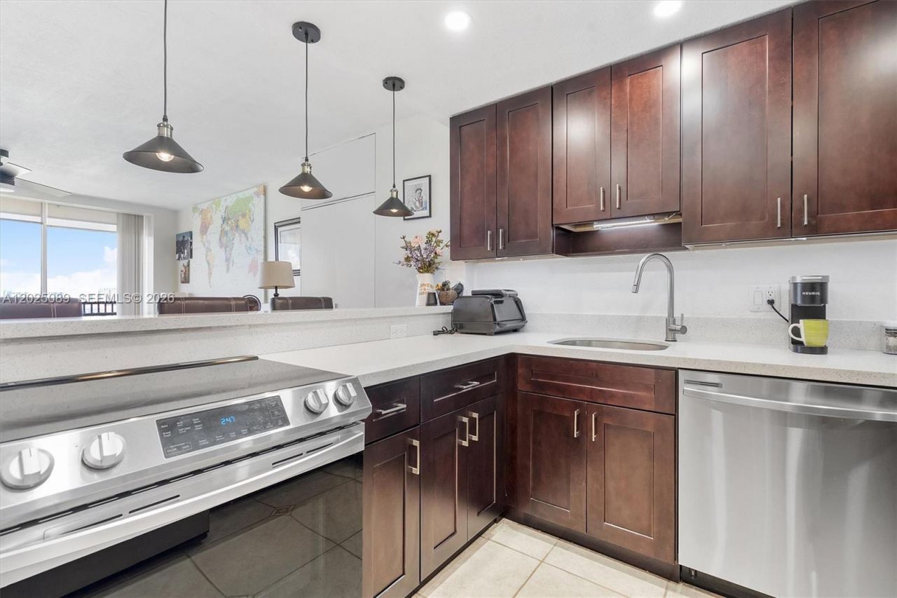 20379 W Country Club Dr , Unit 2535, Aventura, FL 33180 Photo