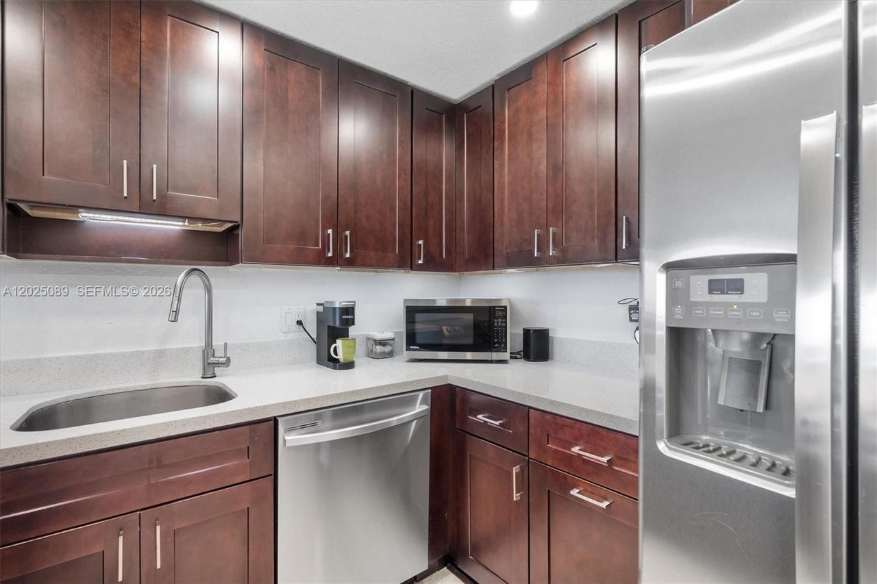 20379 W Country Club Dr , Unit 2535, Aventura, FL 33180 Photo