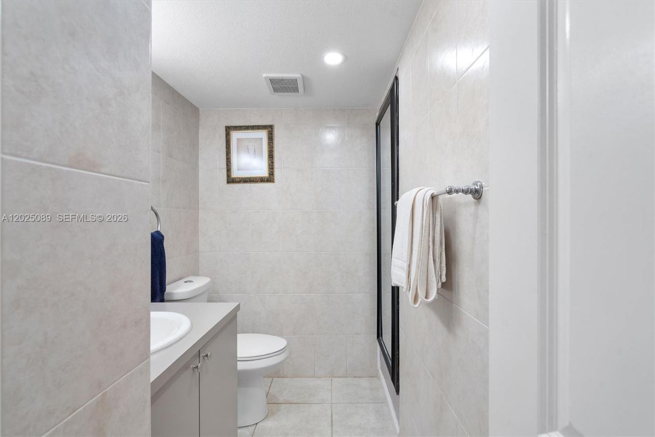 20379 W Country Club Dr , Unit 2535, Aventura, FL 33180 Photo