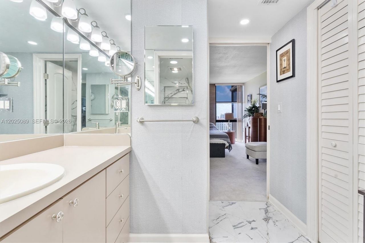 20379 W Country Club Dr , Unit 2535, Aventura, FL 33180 Photo