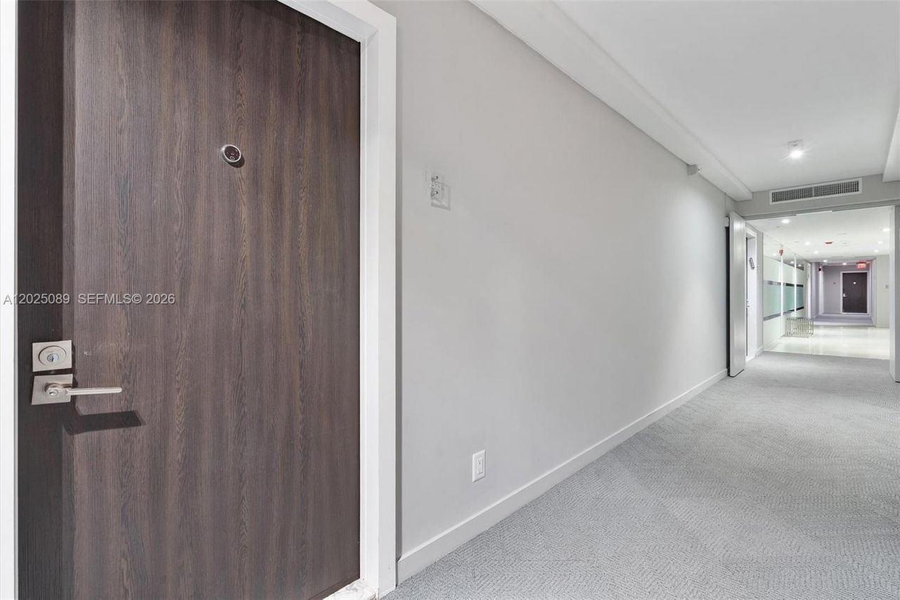 20379 W Country Club Dr , Unit 2535, Aventura, FL 33180 Photo