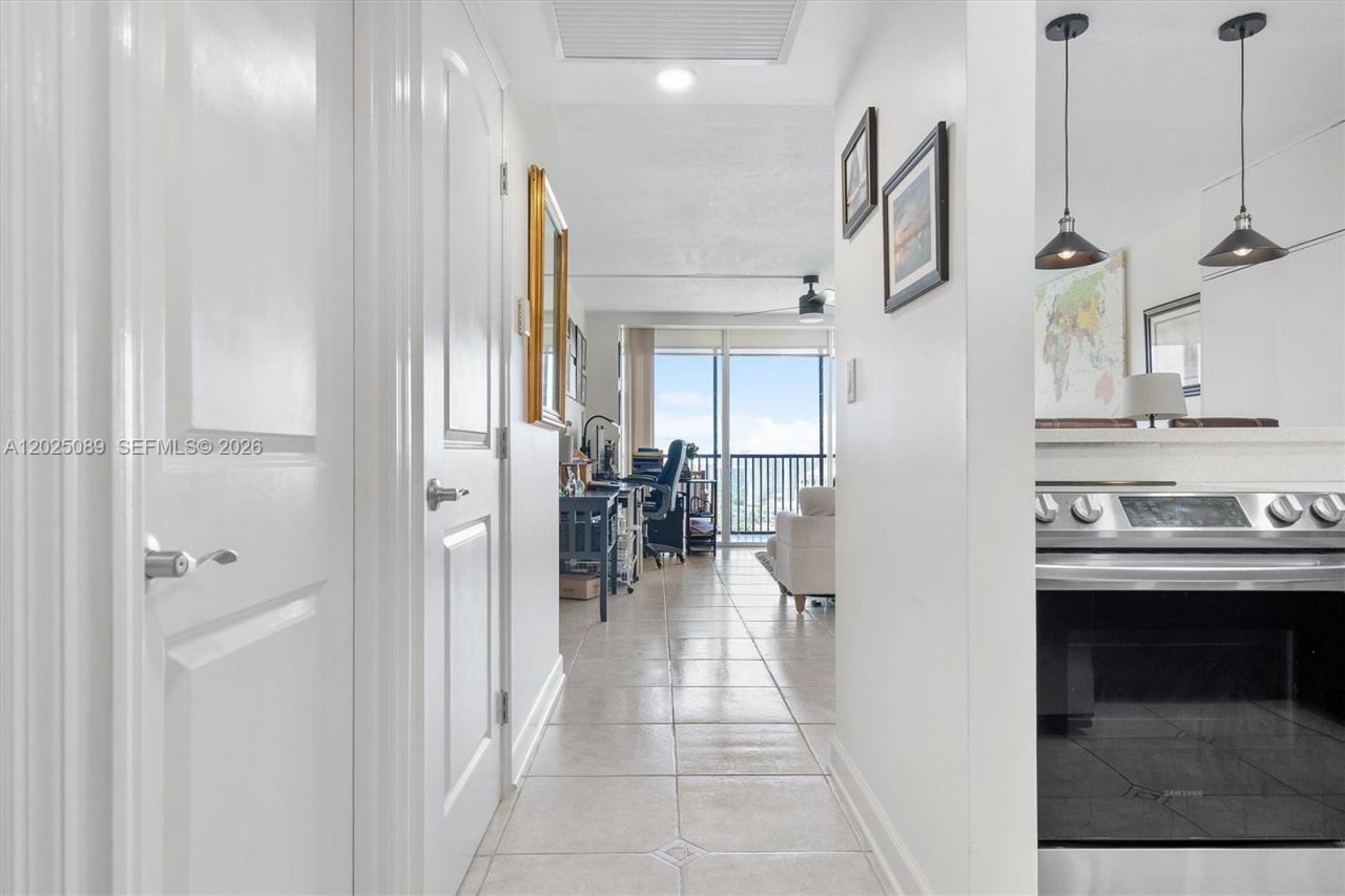 20379 W Country Club Dr , Unit 2535, Aventura, FL 33180 Photo