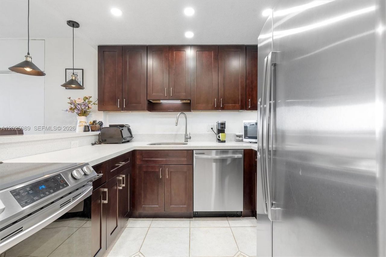 20379 W Country Club Dr , Unit 2535, Aventura, FL 33180 Photo
