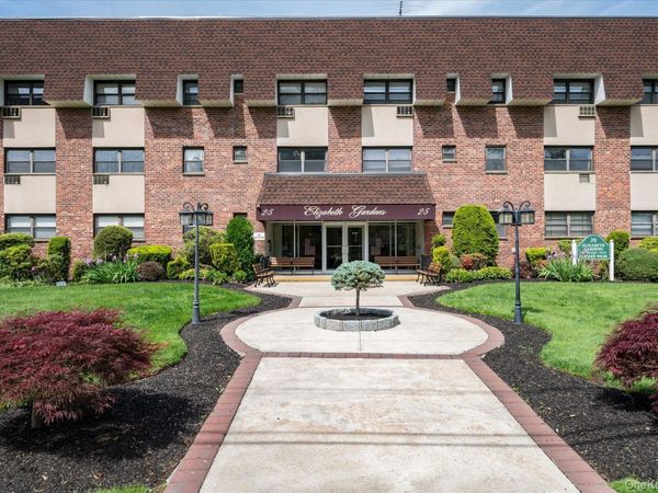 25 Elizabeth Street, Unit 2N, Farmingdale, NY 11735