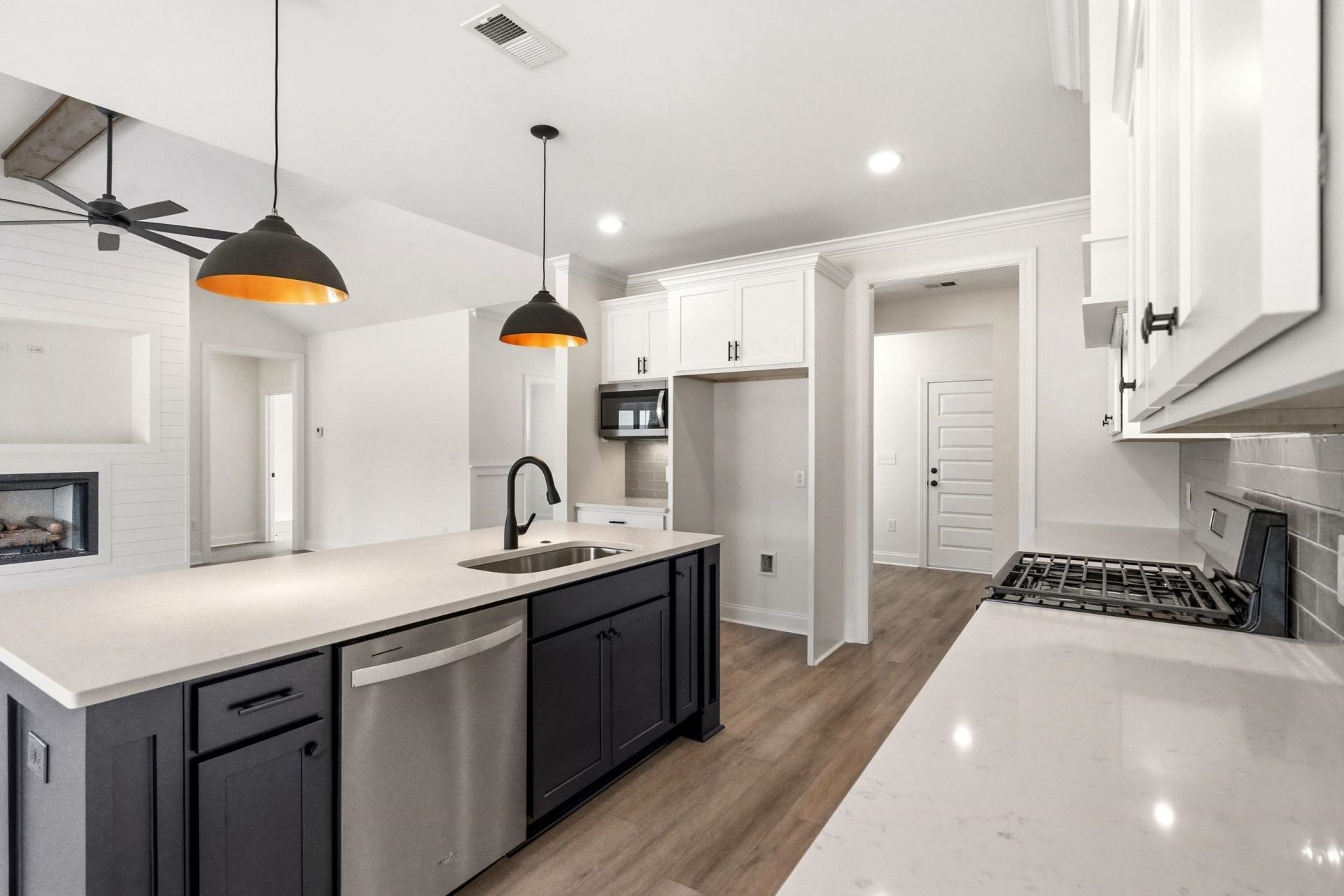 1035 Martin Ln.  Photo 8