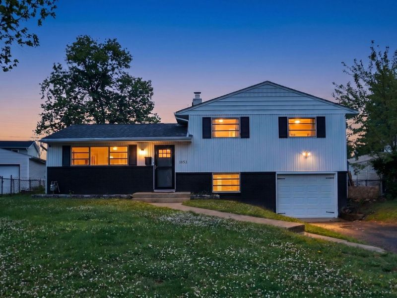 1053 Carrousel Drive E, Reynoldsburg, OH 43068 Photo 1