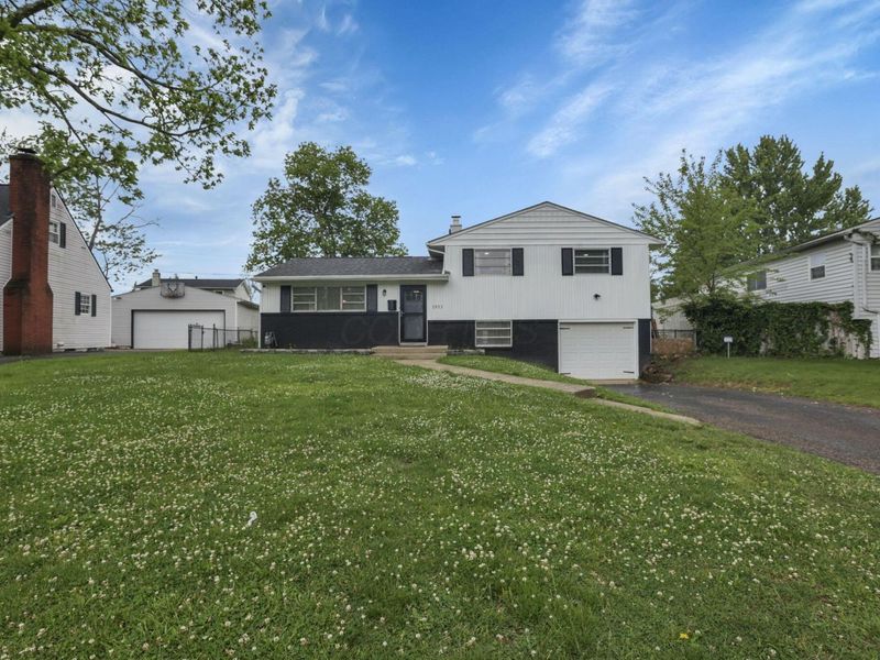 1053 Carrousel Drive E, Reynoldsburg, OH 43068 Photo 2