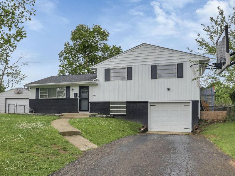 1053 Carrousel Drive E, Reynoldsburg, OH 43068 Photo 4
