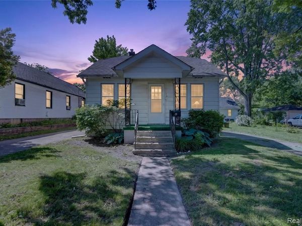 29 W New York Avenue, Pontiac, MI 48340