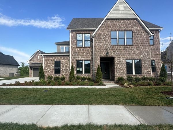 165 Manor Way , Hendersonville, TN 37075