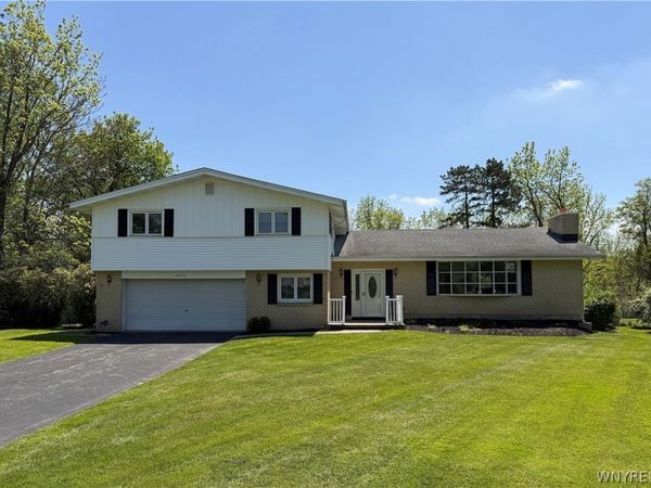 4858 Smiley Terrace , Clarence, NY 14031