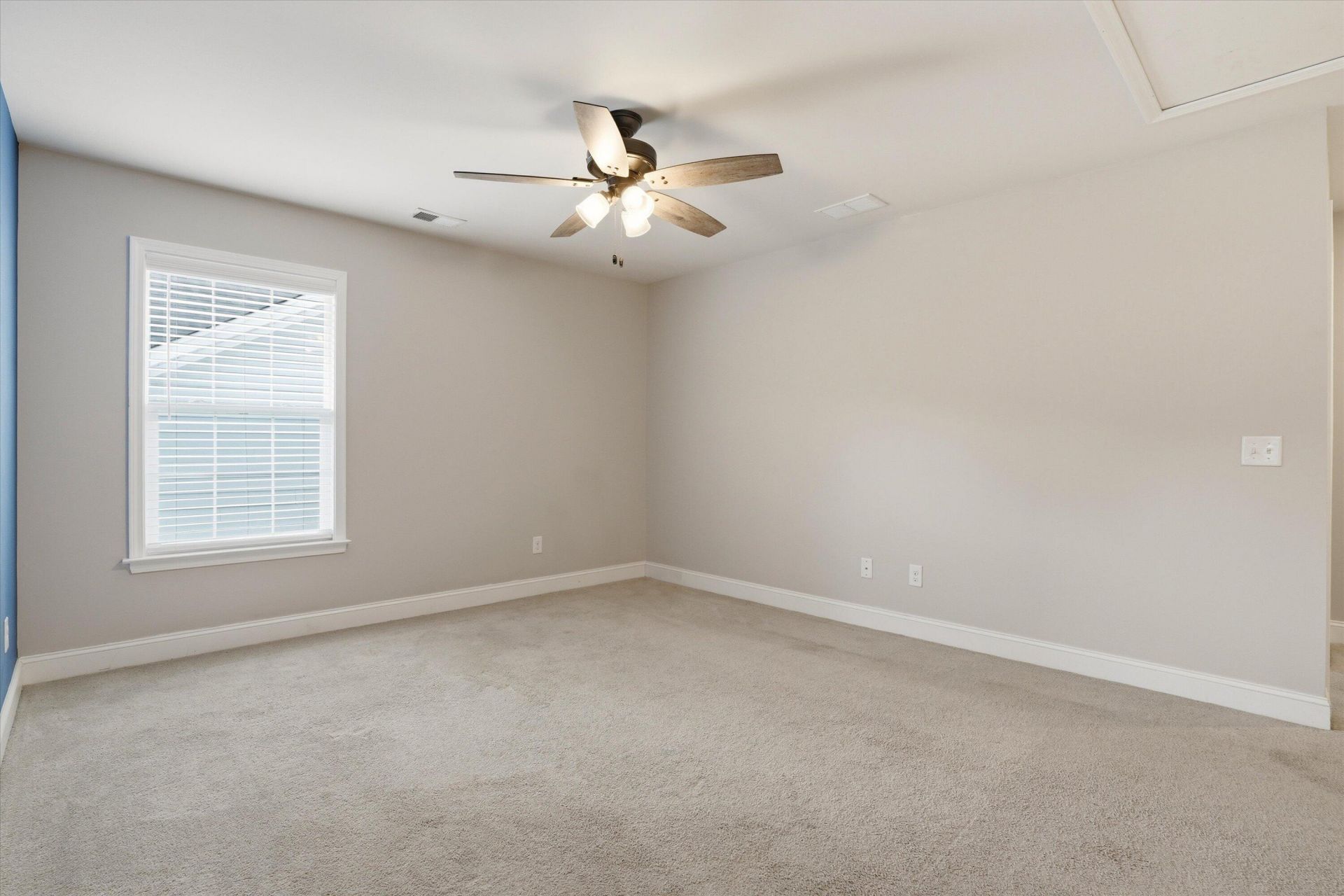 100 Windmere Drive Photo 16