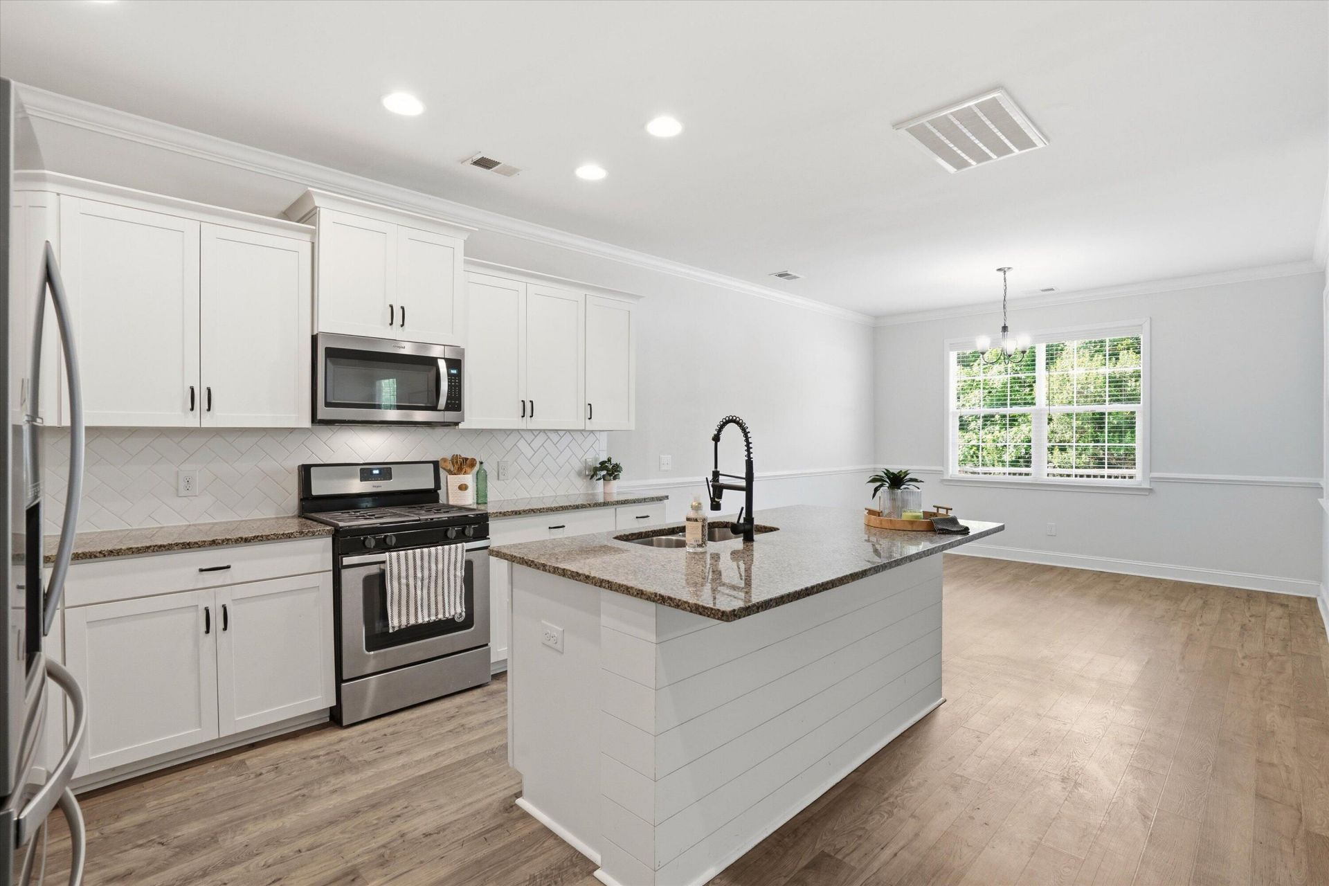 100 Windmere Drive Photo 7