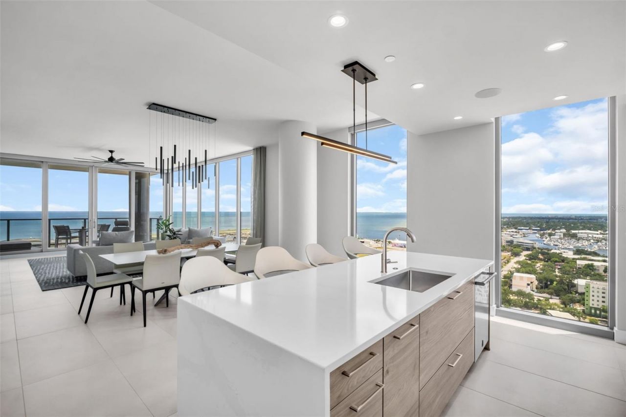 301 1st Street S, Unit 2501, Saint Petersburg, FL 33701 Photo