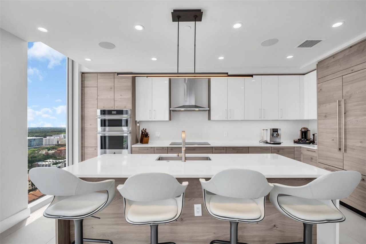 301 1st Street S, Unit 2501, Saint Petersburg, FL 33701 Photo