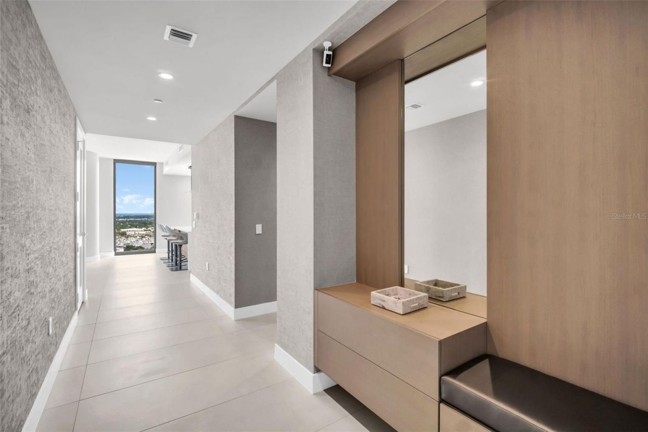 301 1st Street S, Unit 2501, Saint Petersburg, FL 33701 Photo
