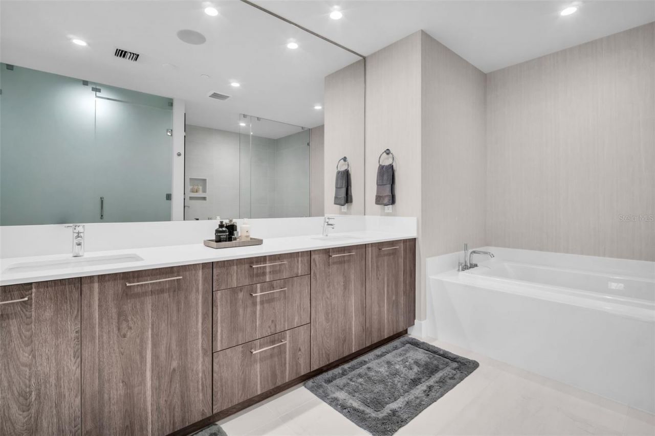 301 1st Street S, Unit 2501, Saint Petersburg, FL 33701 Photo