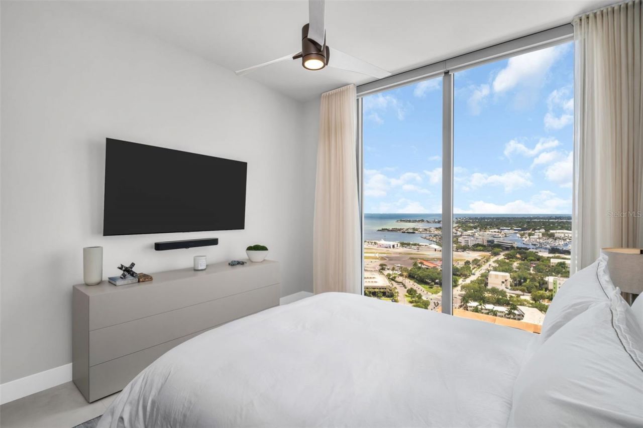 301 1st Street S, Unit 2501, Saint Petersburg, FL 33701 Photo