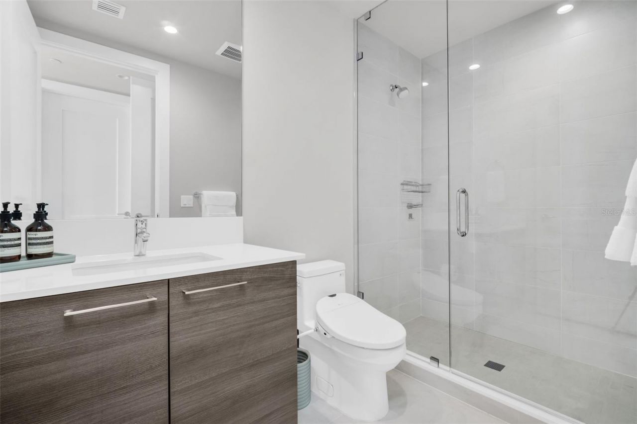 301 1st Street S, Unit 2501, Saint Petersburg, FL 33701 Photo