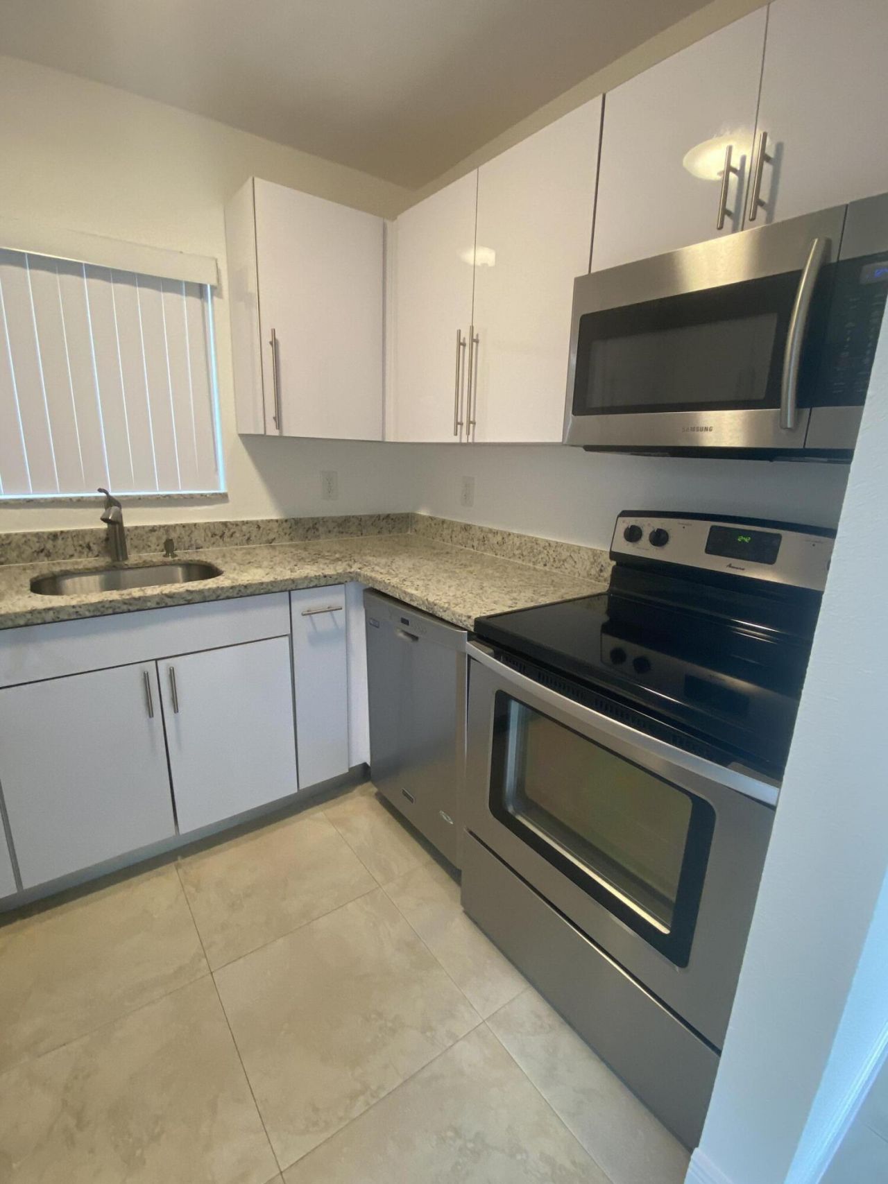 560-570 NE 19th Avenue, Deerfield Beach, FL 33441 Photo