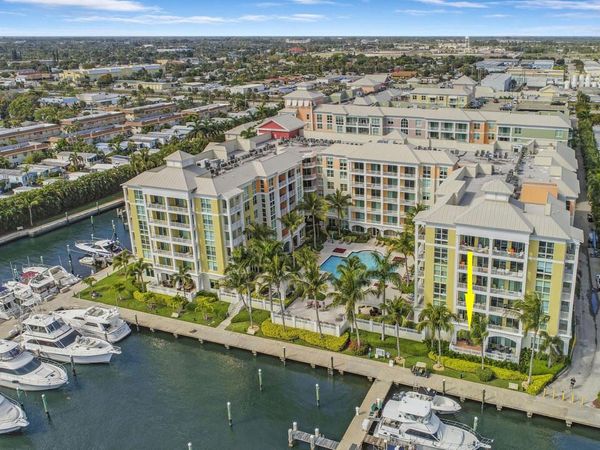 806 E Windward Way, Unit 102, Lantana, FL 33462