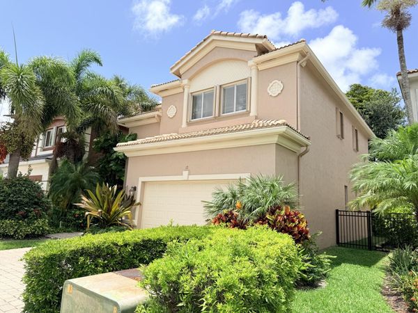 17 Country Lake Circle, Boynton Beach, FL 33436