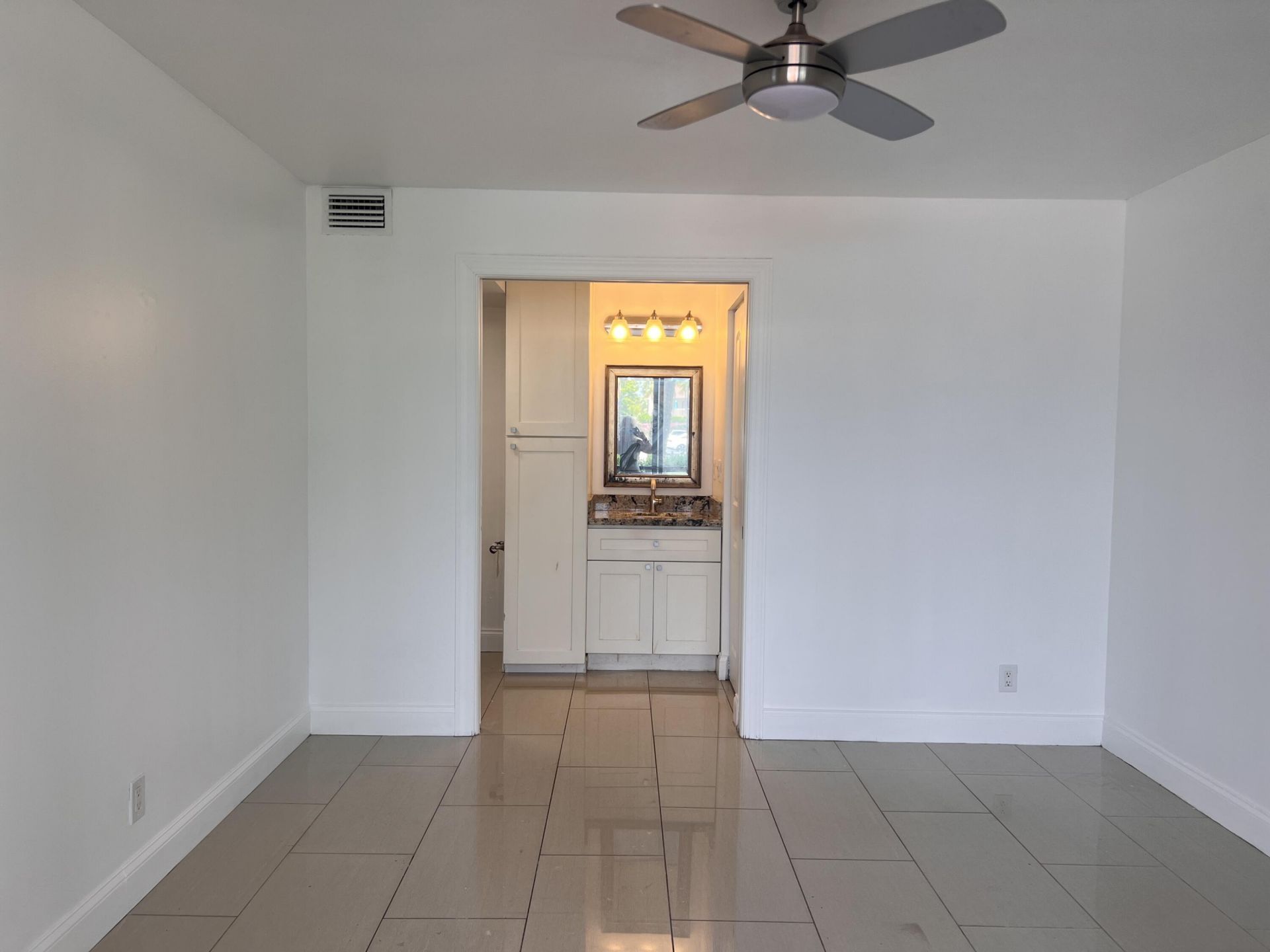 728 Executive Center Drive, Unit 11, West Palm Beach, FL 33401 Photo