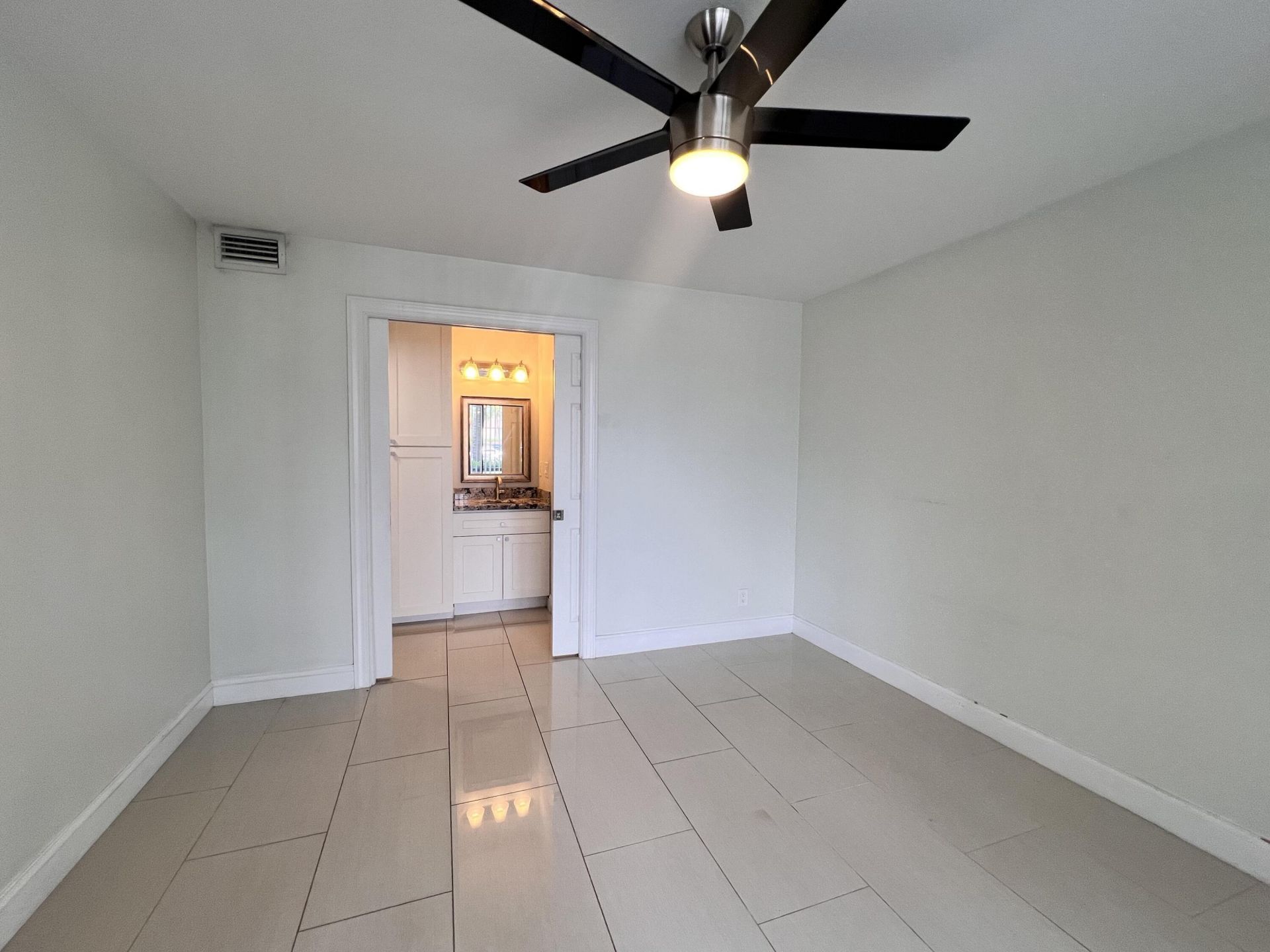 728 Executive Center Drive, Unit 11, West Palm Beach, FL 33401 Photo