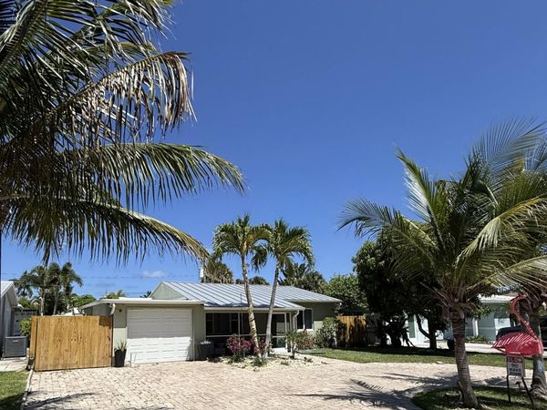 814 S Lake Drive, Lantana, FL 33462
