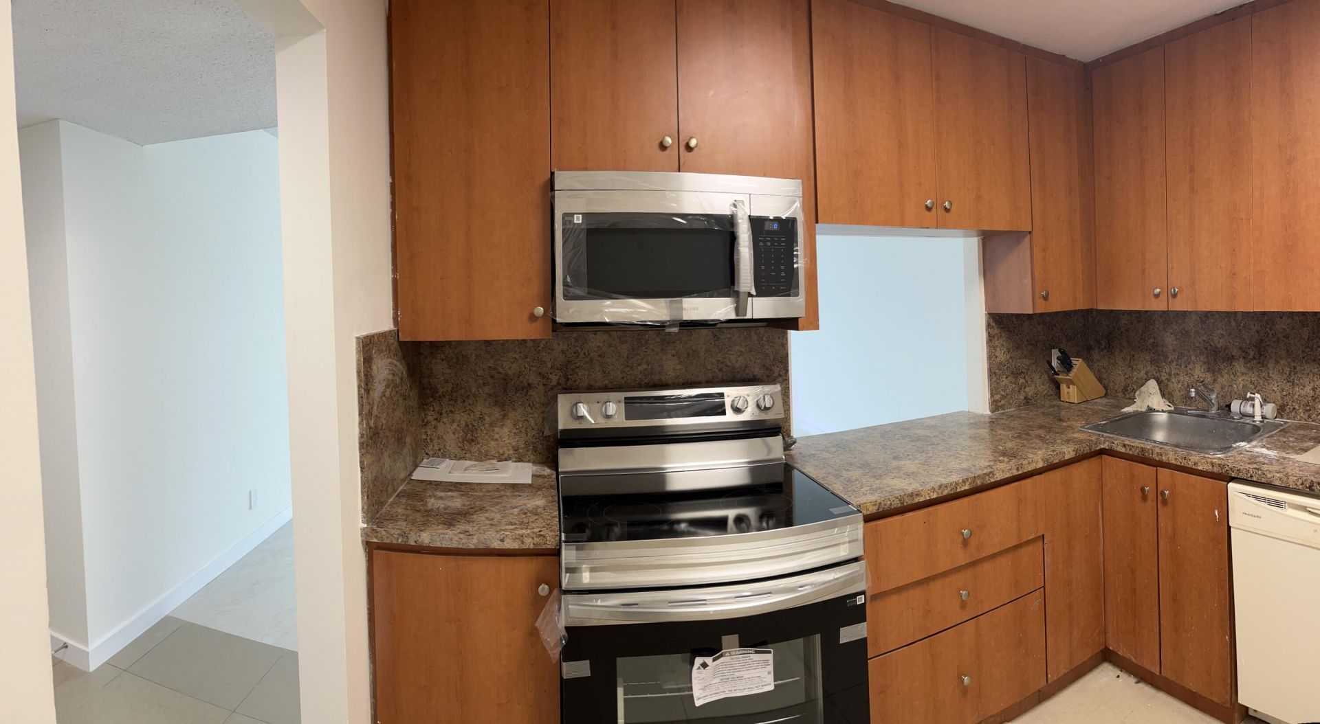 1801 S Ocean Drive, Unit 633, Hallandale Beach, FL 33009 Photo