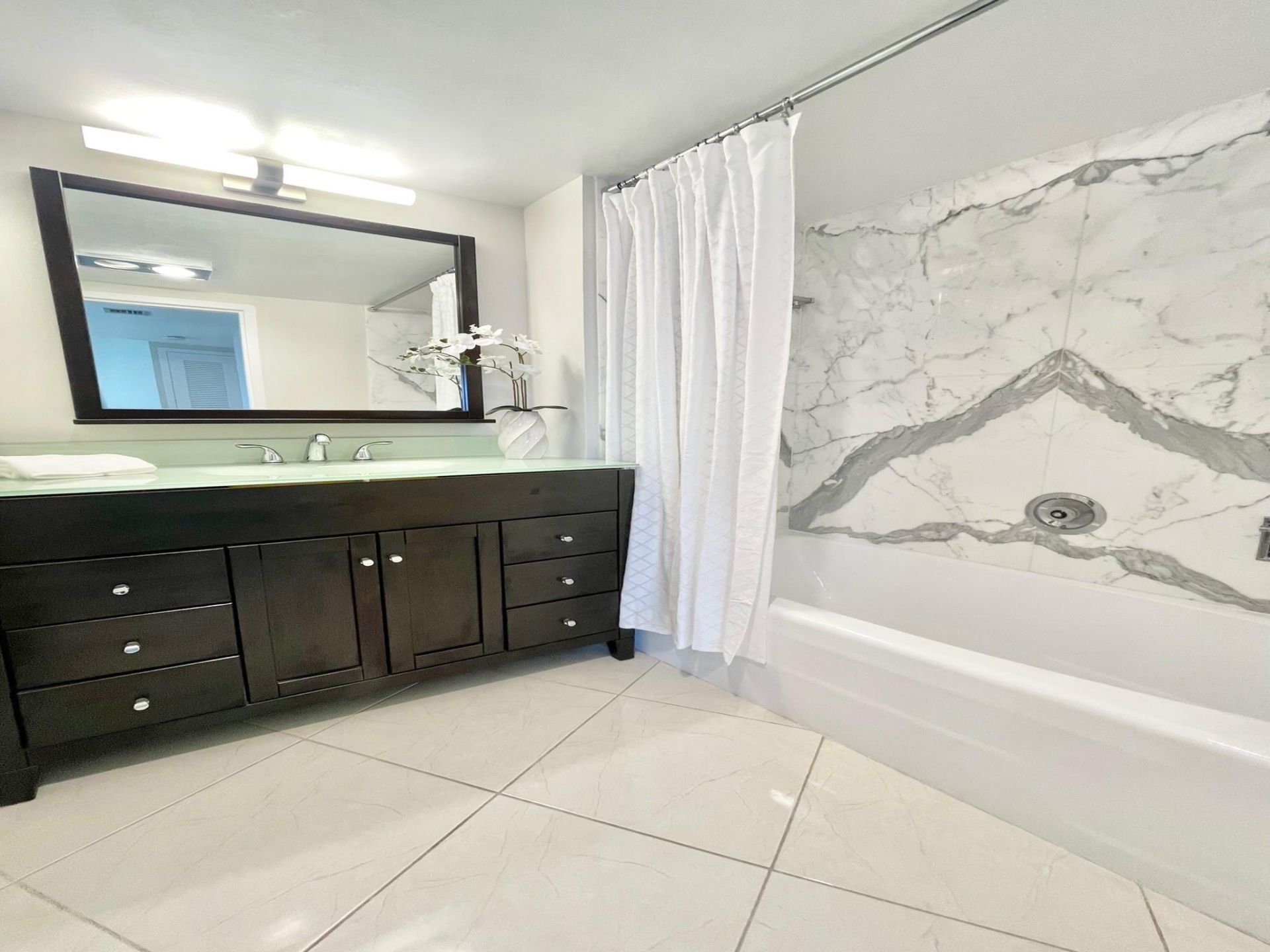 3000 Holiday Drive, Unit 1803, Fort Lauderdale, FL 33316 Photo