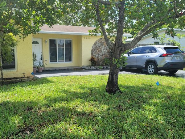 2590 NW 98th Avenue, Sunrise, FL 33322
