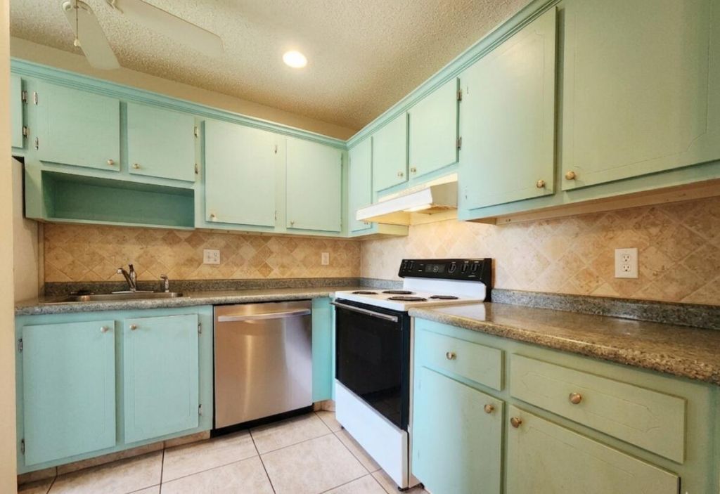 1560 NW 18th Avenue, Unit 104, Delray Beach, FL 33445 Photo