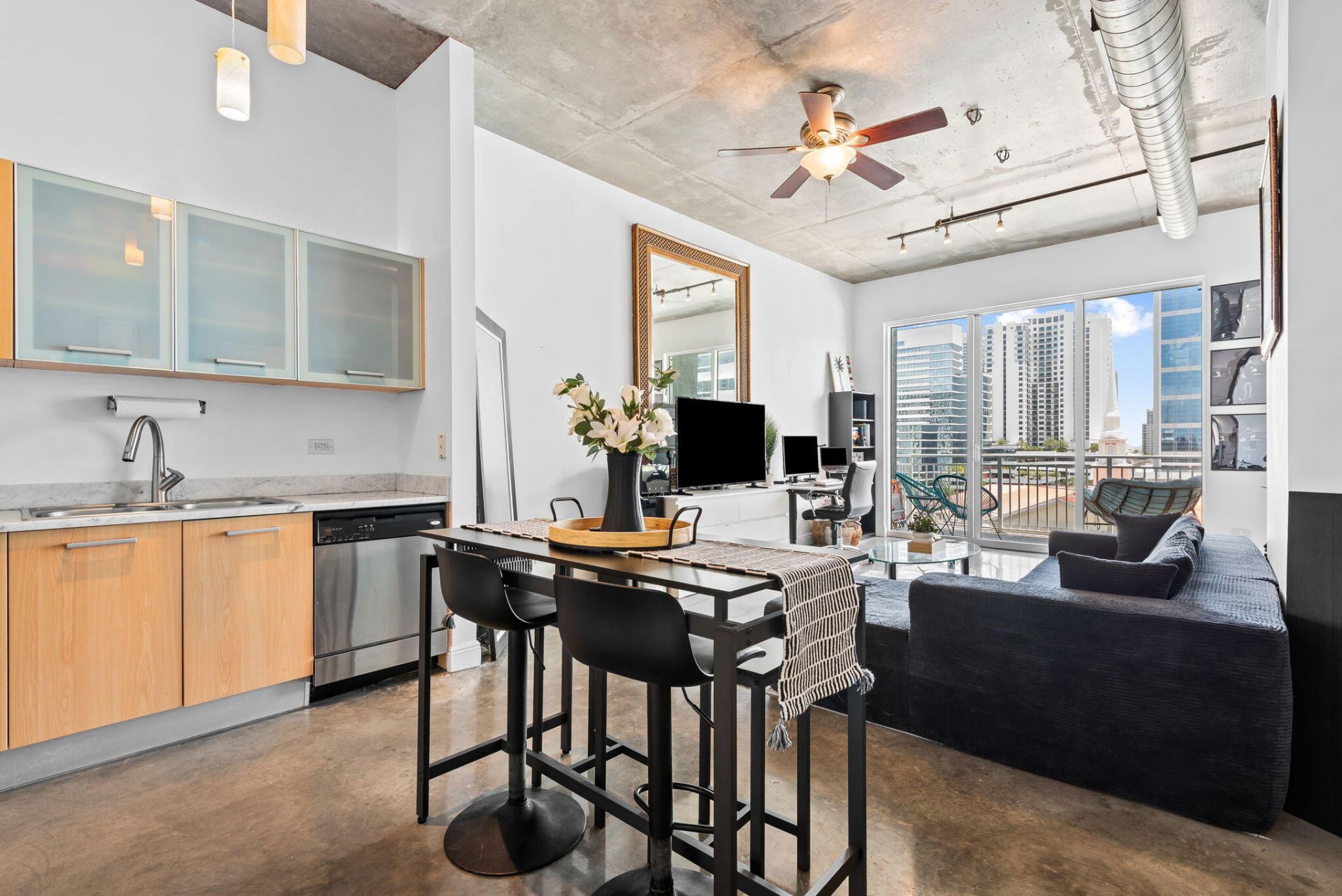 313 NE 2nd Street, Unit 902, Fort Lauderdale, FL 33301 Photo