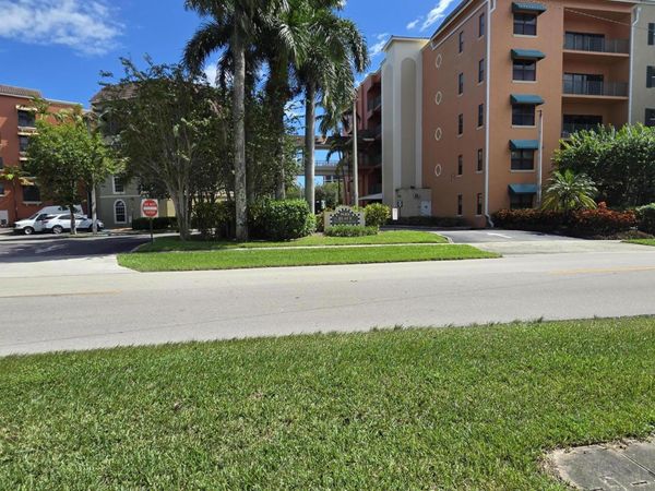 1640 Presidential Way, West Palm Beach, FL 33401