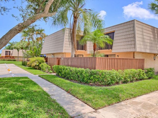 5731 57th Way, Unit 42a, West Palm Beach, FL 33409