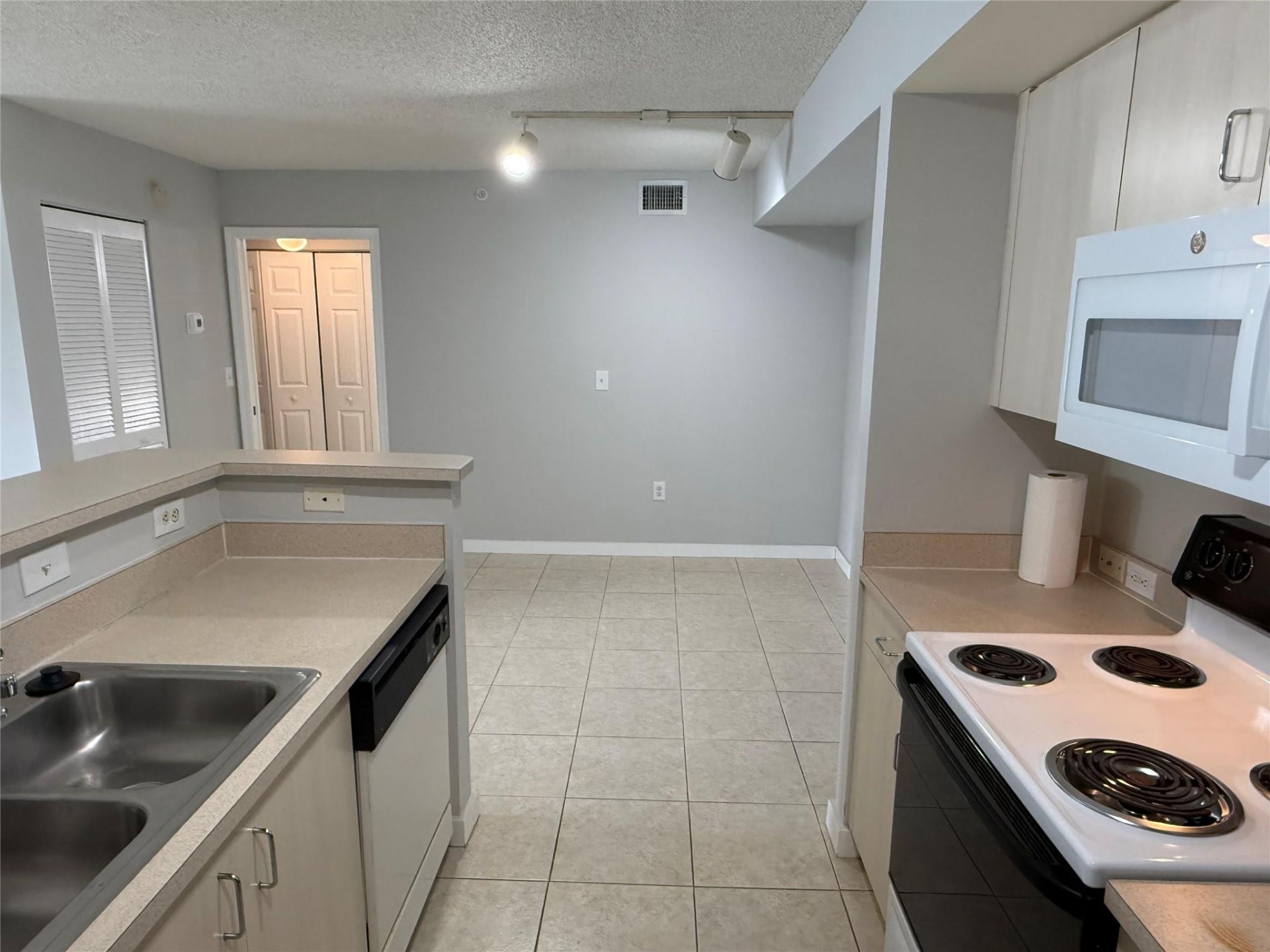 11165 SW 6th Street, Unit 204, Pembroke Pines, FL 33025 Photo