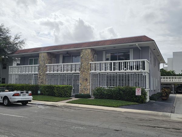 17 S Lakeside Drive, Unit 4, Lake Worth Beach, FL 33460