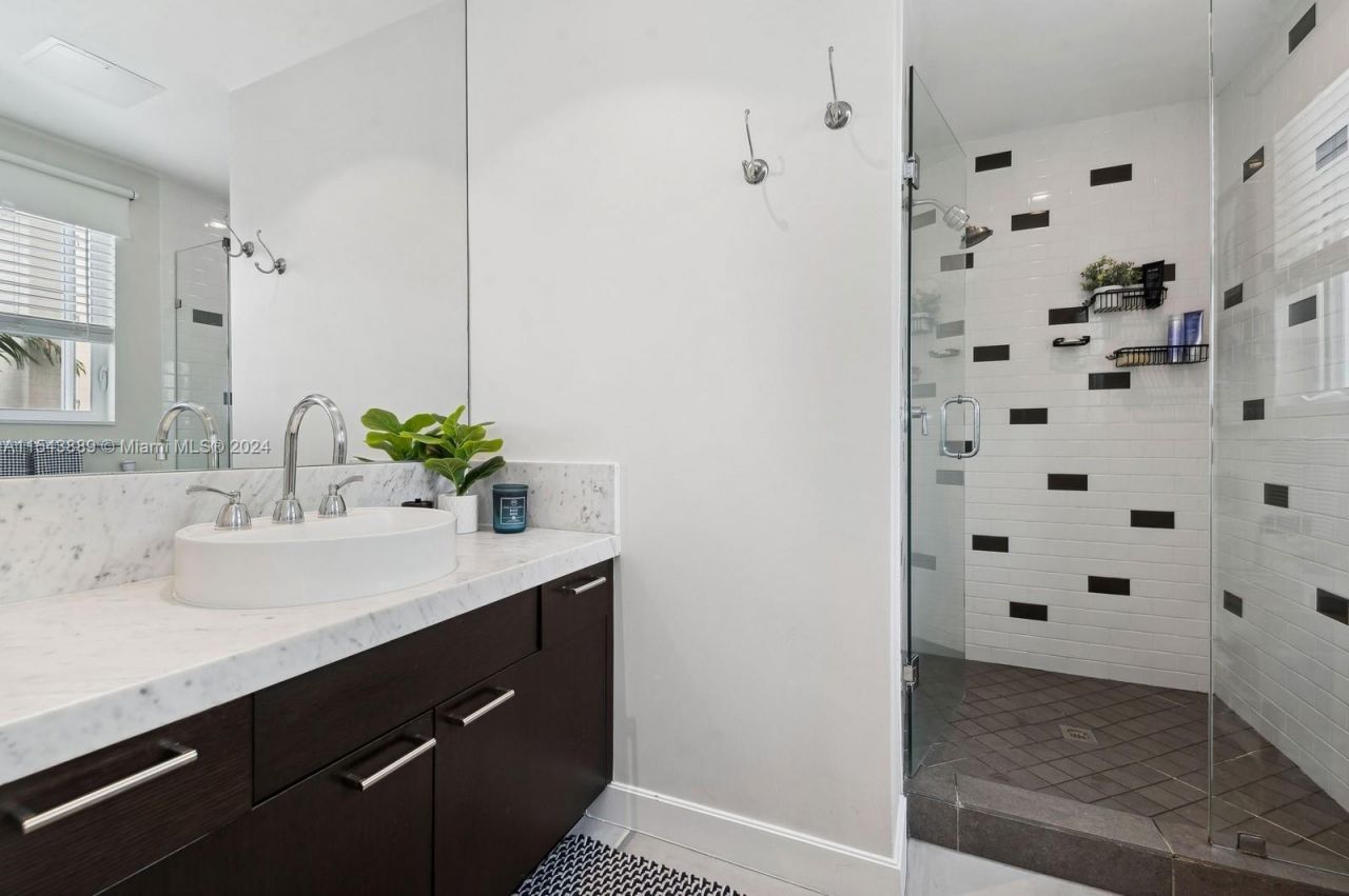 111 SE 2nd Street, Unit 201, Delray Beach, FL 33444 Photo