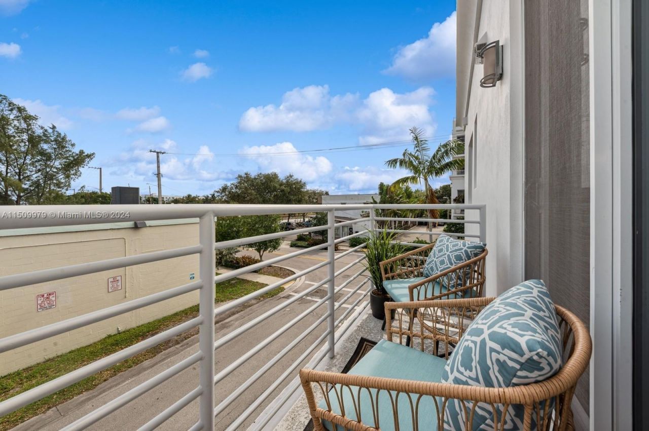 111 SE 2nd Street, Unit 201, Delray Beach, FL 33444 Photo