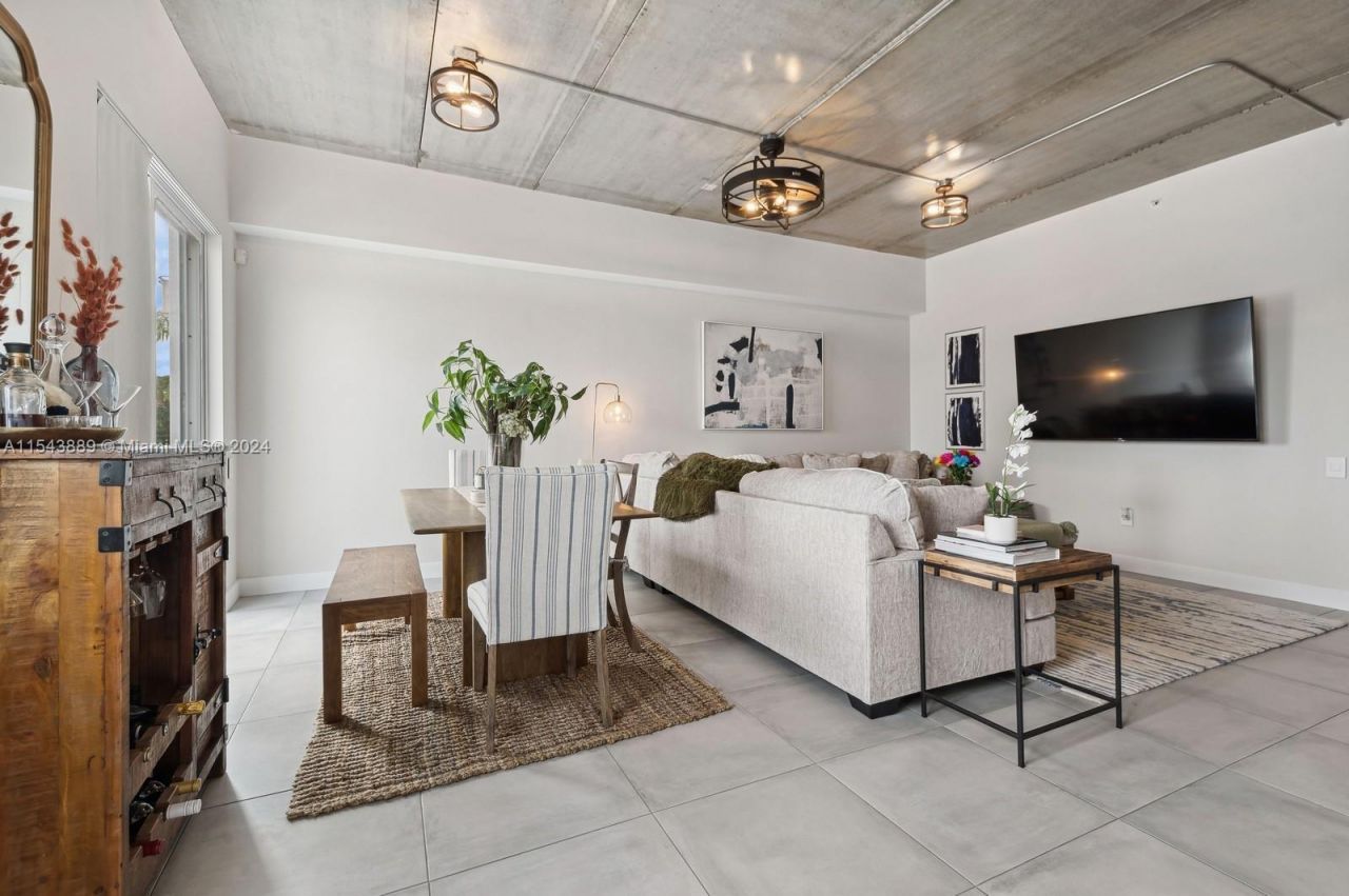 111 SE 2nd Street, Unit 201, Delray Beach, FL 33444 Photo