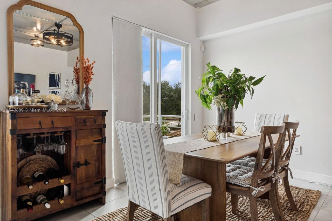 111 SE 2nd Street, Unit 201, Delray Beach, FL 33444 Photo