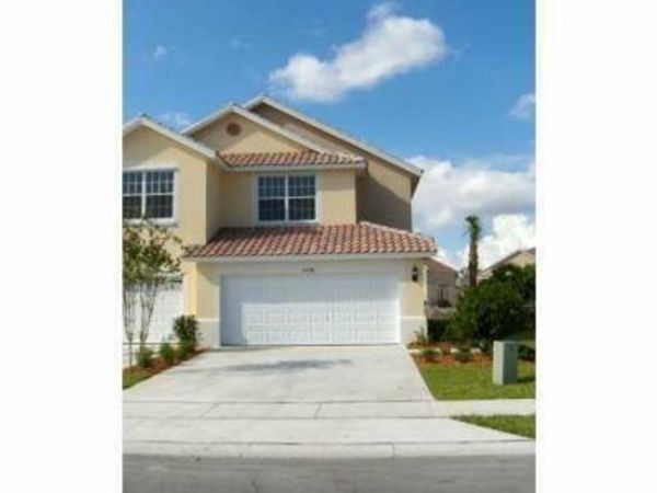 1176 Pinewood Lake Court, Greenacres, FL 33415