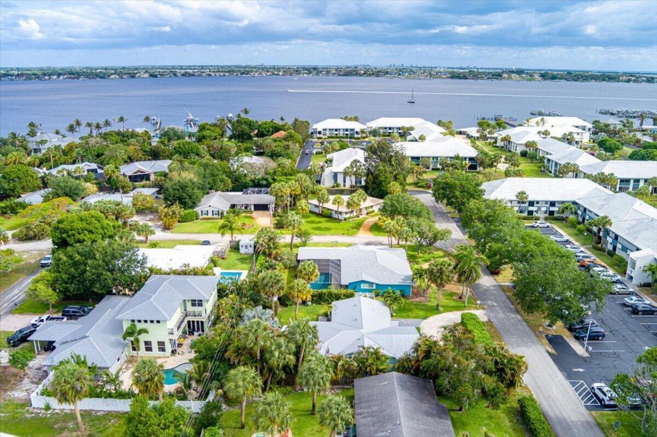 206 SE Wentworth Drive, Stuart, FL 34996 Photo